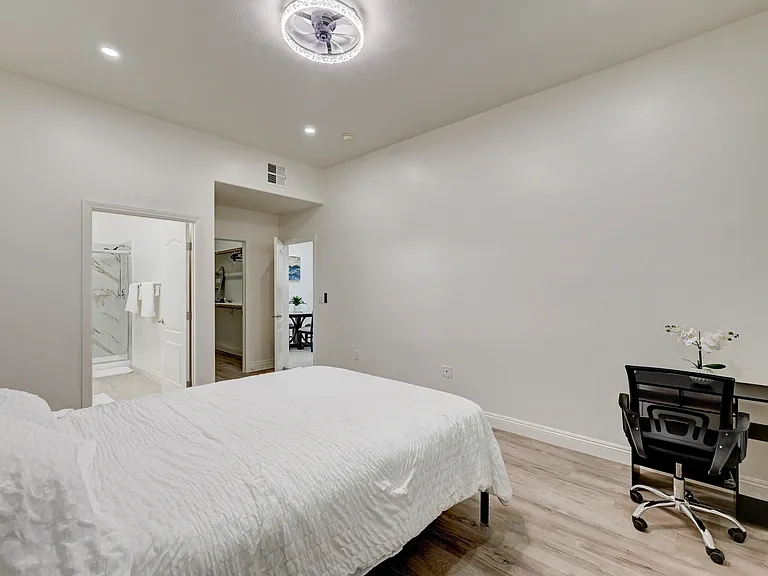 2305 W Horizon Ridge Pkwy #1512 — Photo 7