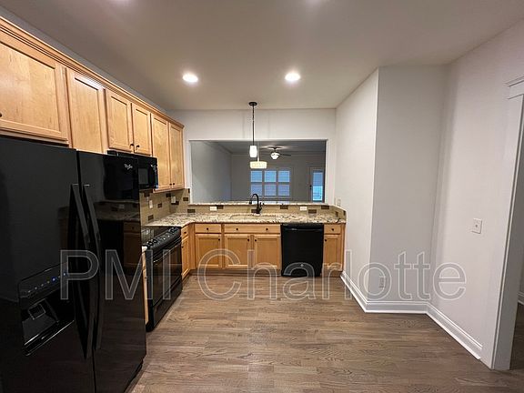 3rd image of 13612 Morehouse St