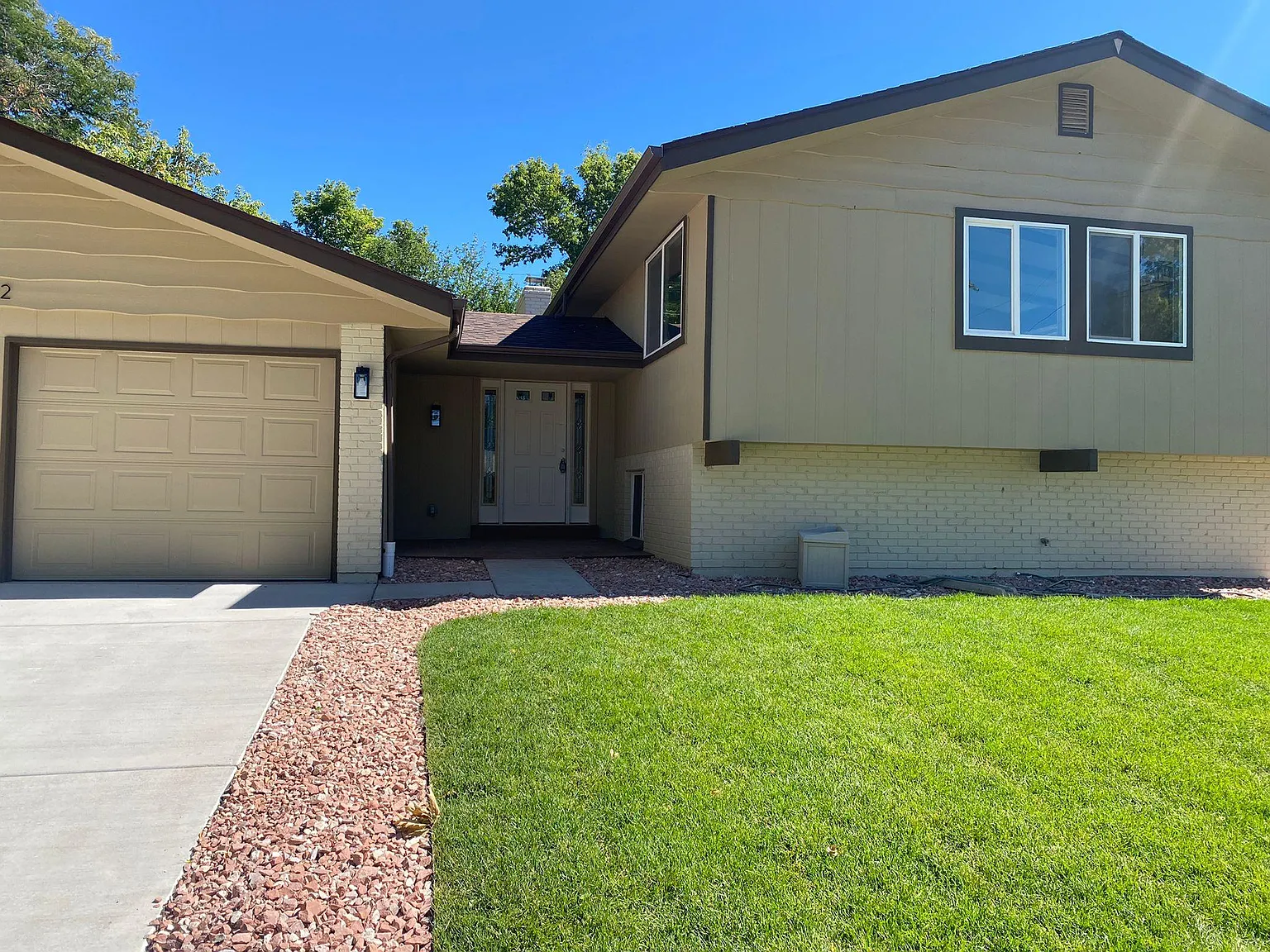5 bed, 2552 sqft, $925 — Photo 2