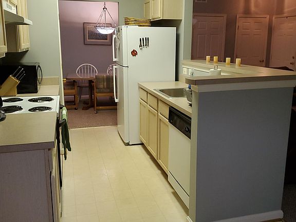 Fully equipped kitchen.