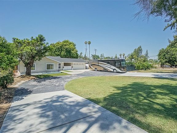 2nd image of 14030 Honeysuckle Ln