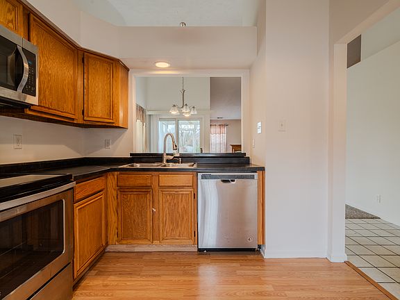 5th image of 7352 Crickwood Pl