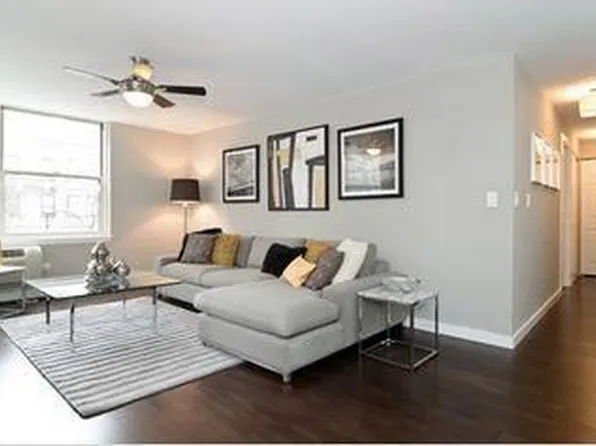 3033 N Sheridan Rd, Chicago, IL