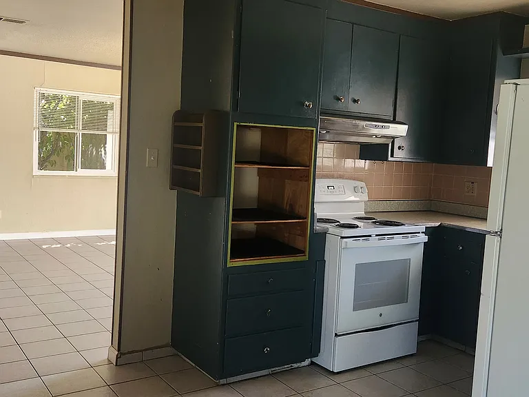 914 Snyder Dr — Photo 7
