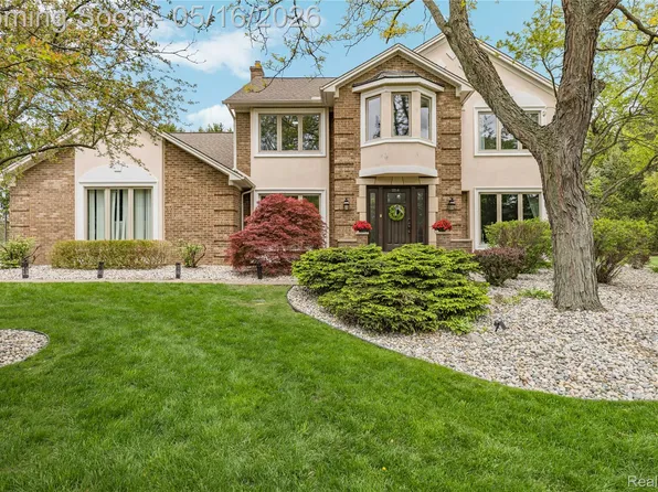 22208 Worcester Dr, Novi, MI 48374