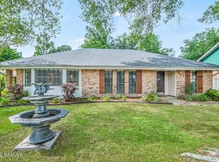 123 Meadow Glen Dr, Youngsville, LA 70592