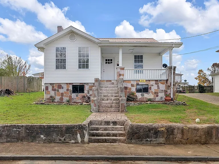 638 Branch St — Photo 1