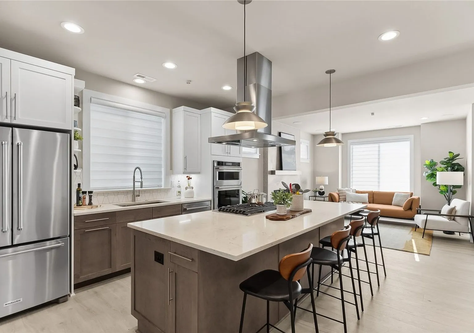 Stunning 4-Bedroom Townhome in Legacy Farms Greenbelt Setting, A/C & 2-Car Garage — Photo 4