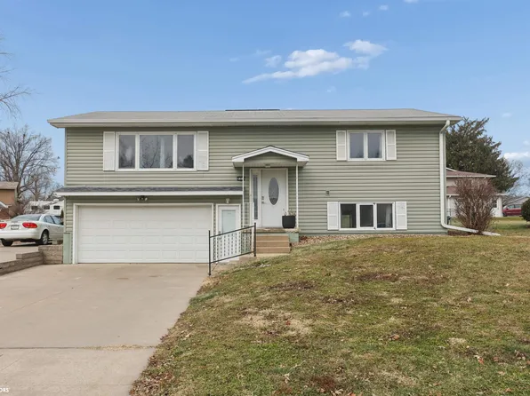 806 Henry Dr, Marshalltown, IA 50158