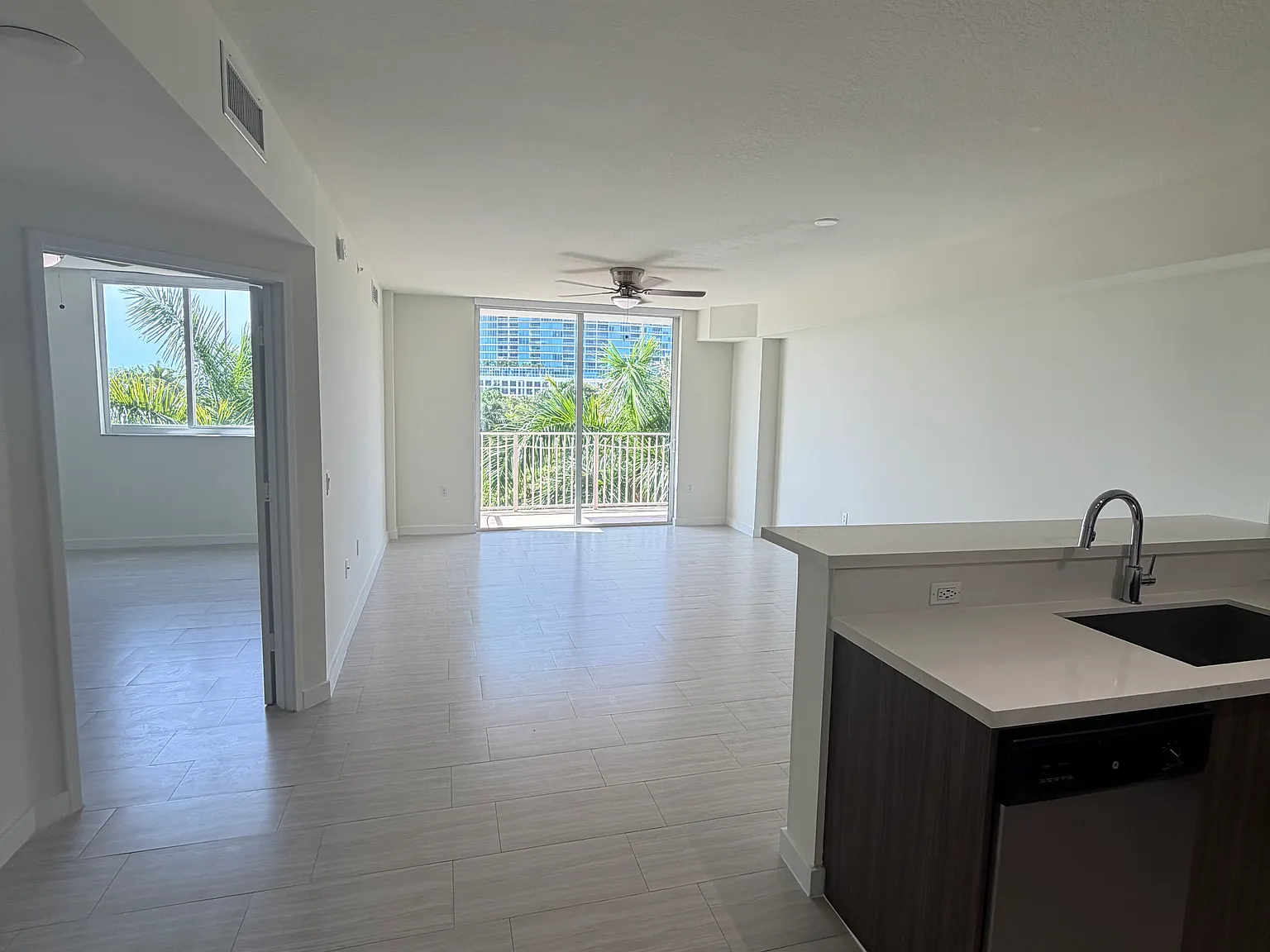 1 bed, 870 sqft, $2,900 — Photo 2