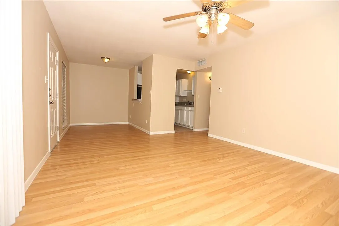 2 bed, 2.0 bath, 832 sqft, $1,750 — Photo 3