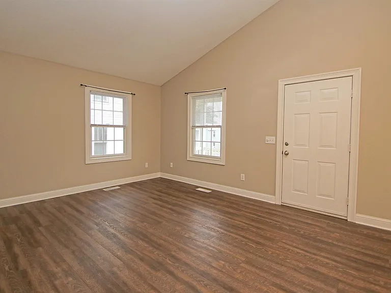 438 W Market St — Photo 4