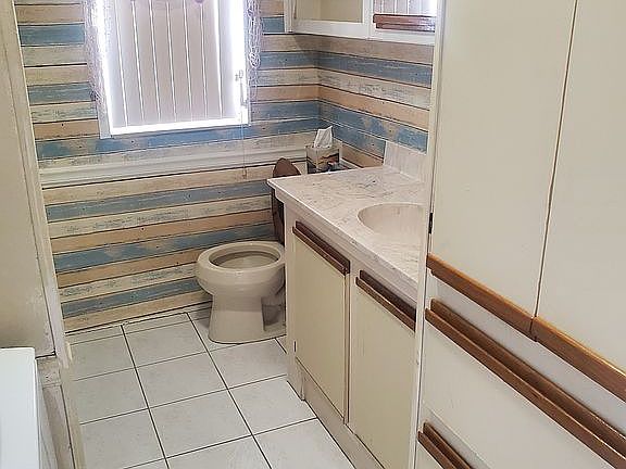 3rd image of 1255 Nettles Blvd