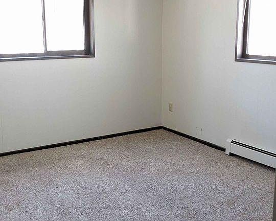 4th image of 449 12th Ave N APT 4