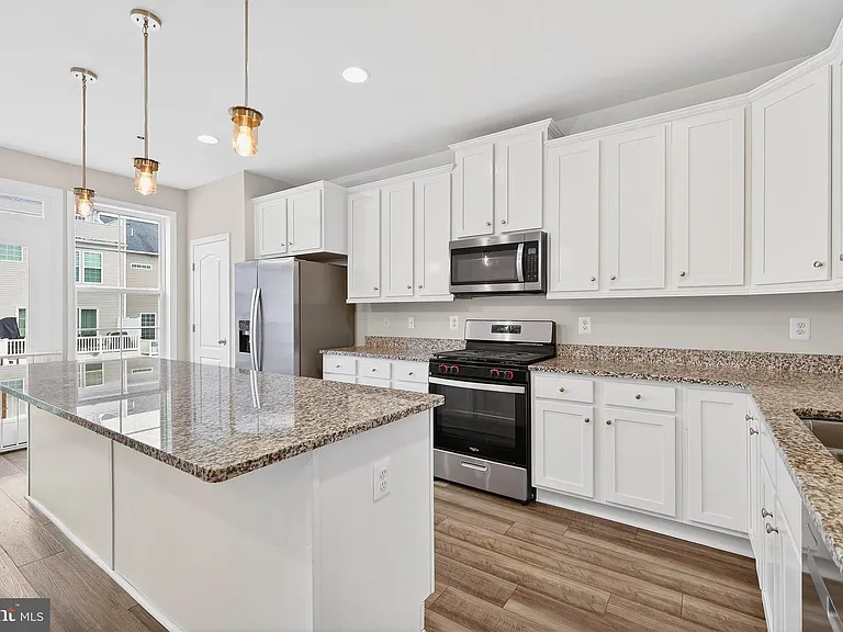 1017 Flester Ln — Photo 7