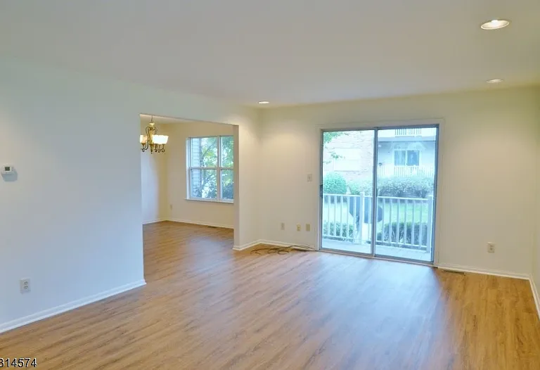 3 Donna Dr — Photo 5