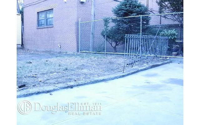 Rented by Douglas Elliman | media 36