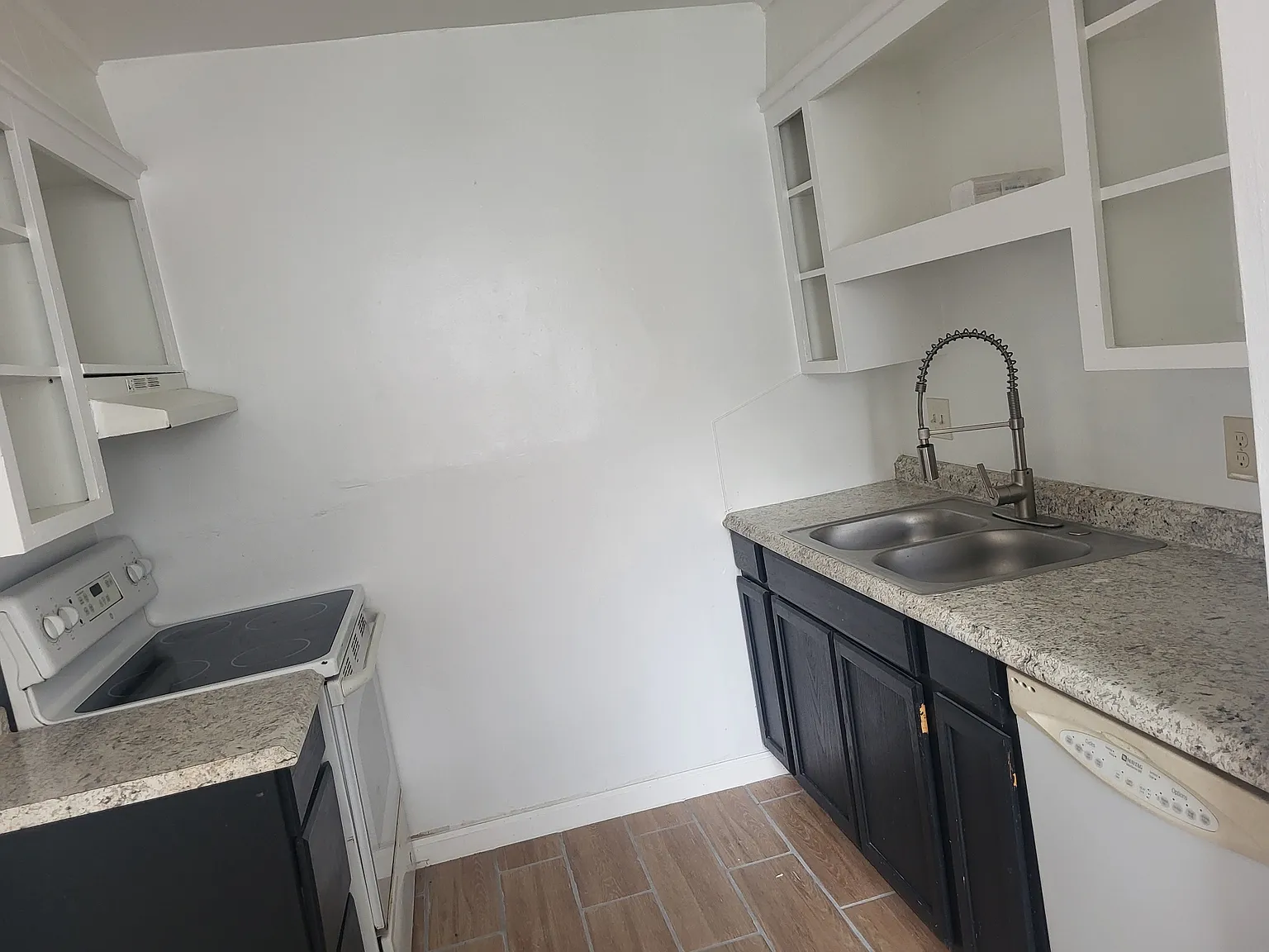 1 bed, 900 sqft, $695 — Photo 3