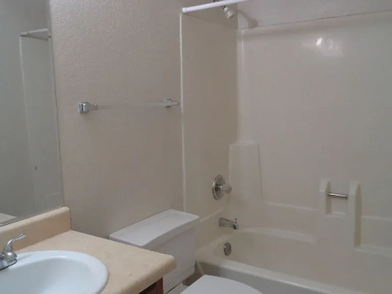 2822 E Kathleen Rd — Photo 9