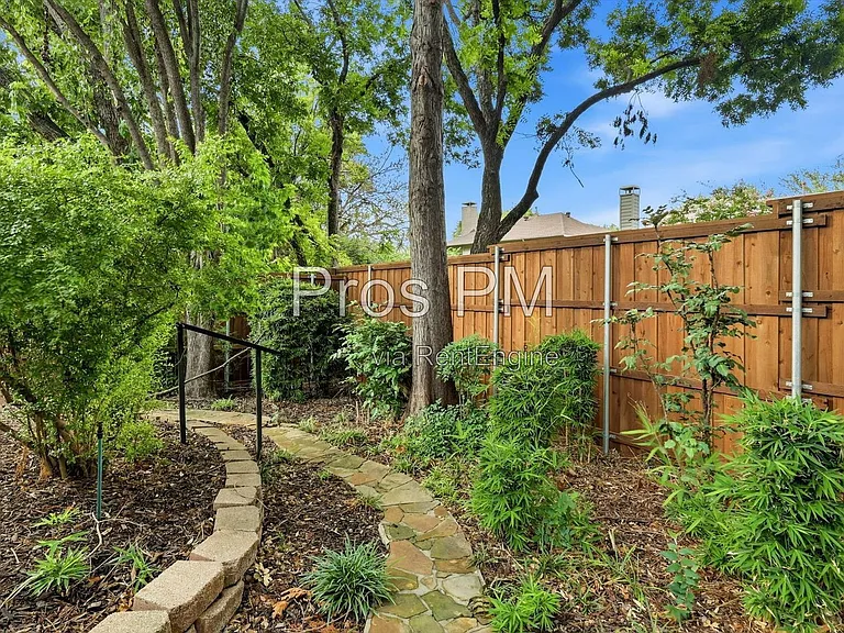 2921 Meadow Glen Dr — Photo 40