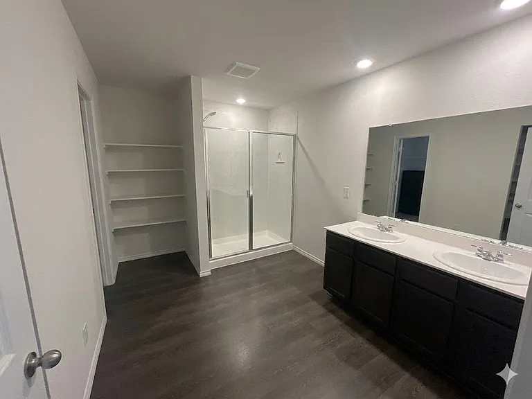 3300 Stanley St — Photo 11