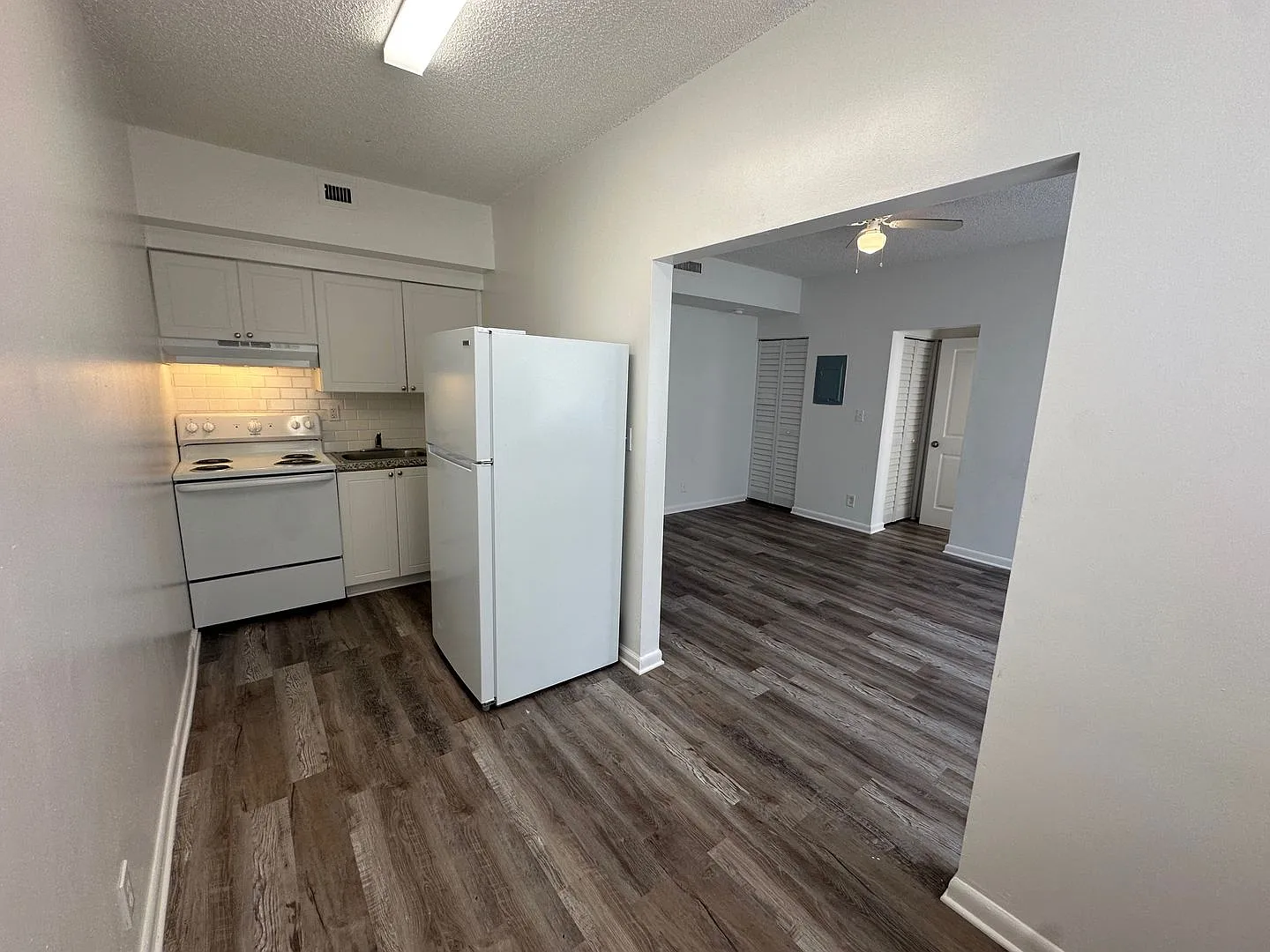 2716 S Dixie Hwy — Photo 4