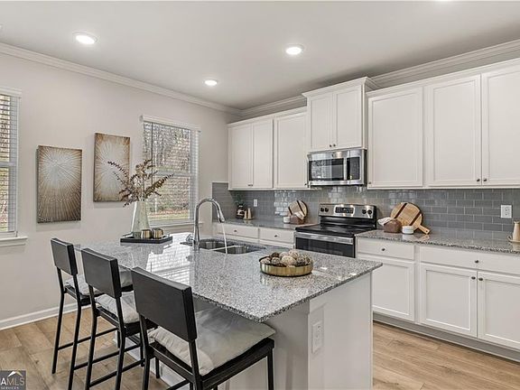 4th image of 211 Whispering Pines Ave