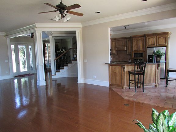 5th image of 12 Briarwood Cir