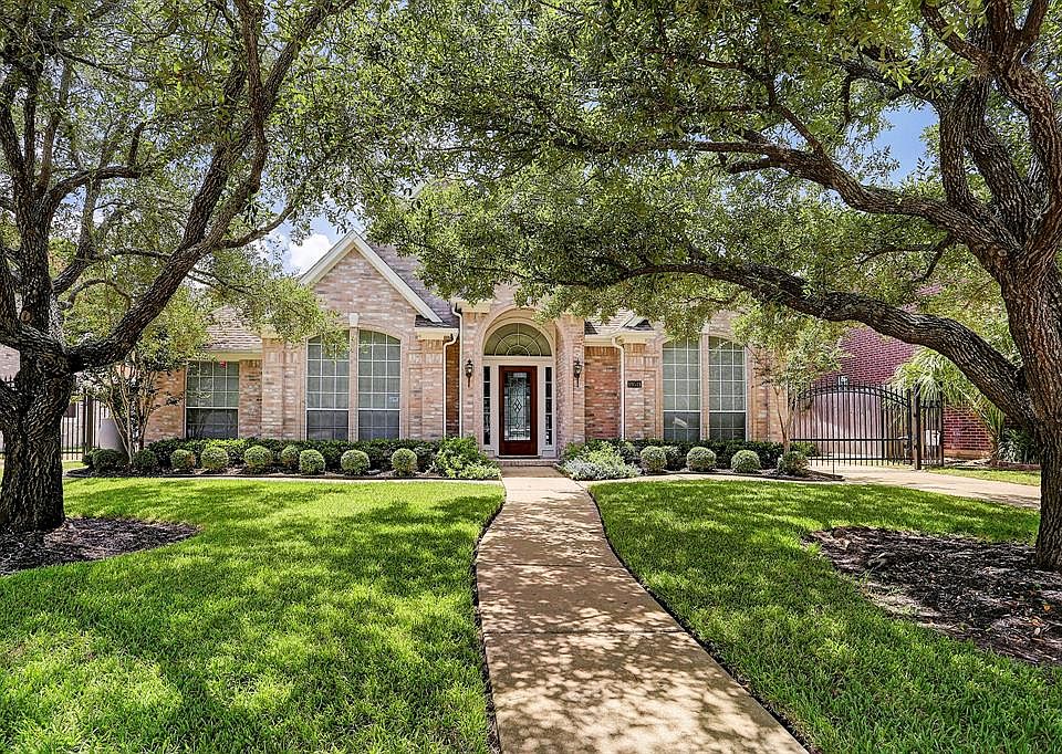 1st image of 19511 Indian Hawthorn Dr