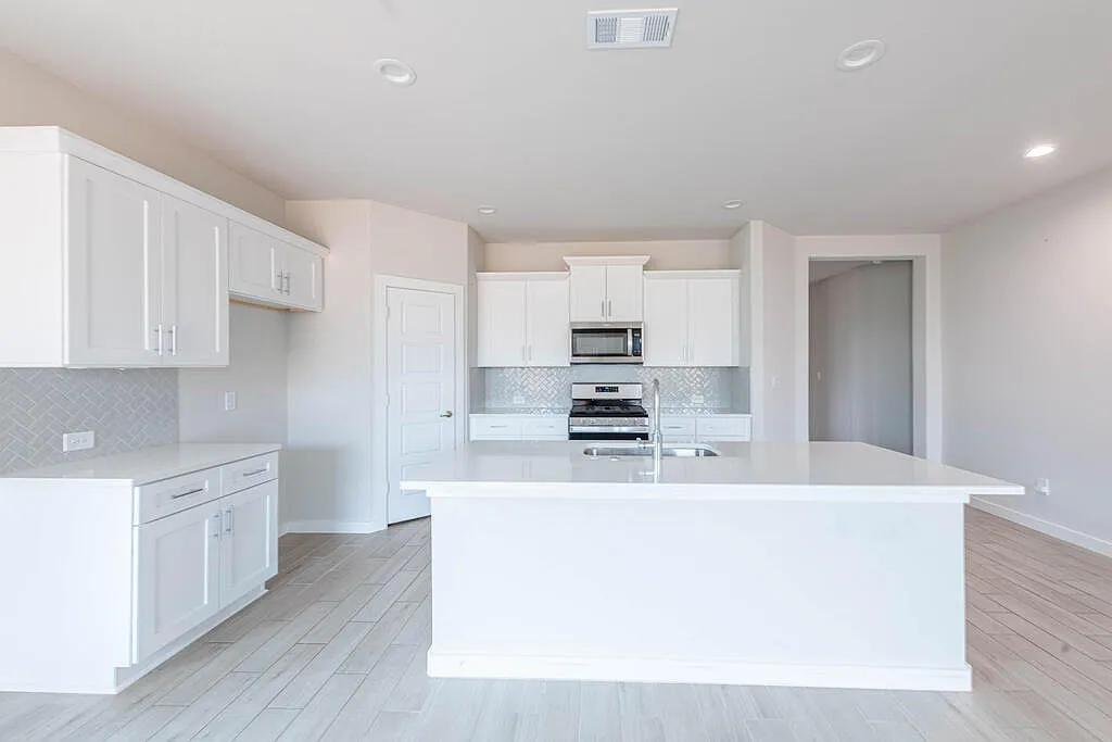 4 bed, 2.0 bath, 1681 sqft, $2,900 — Photo 4