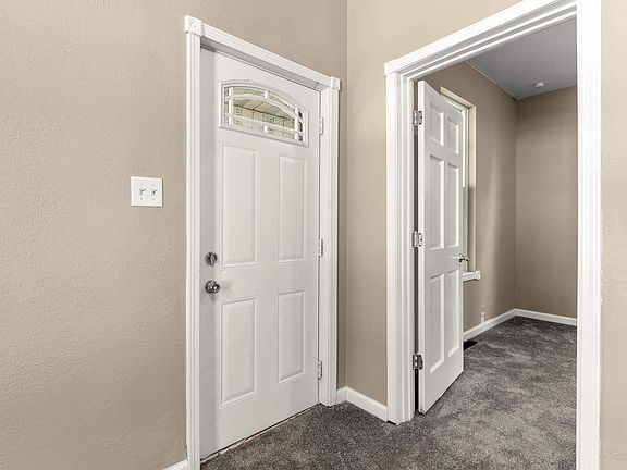 5th image of 320 Walnut St