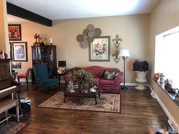 4th image of 9 Belaire Dr