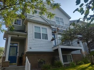 1678 Village Trl E Unit 1, Maplewood, MN 55109