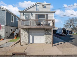 9 8th Ave, East Rockaway, NY 11518
