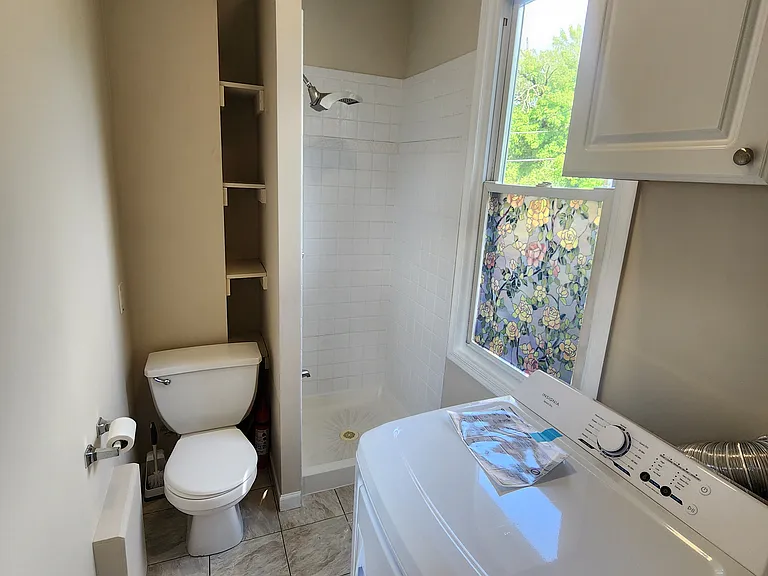 554 Parkvale Ave — Photo 19