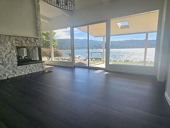 3rd image of 3803 E Lake Sammamish Shore Ln SE