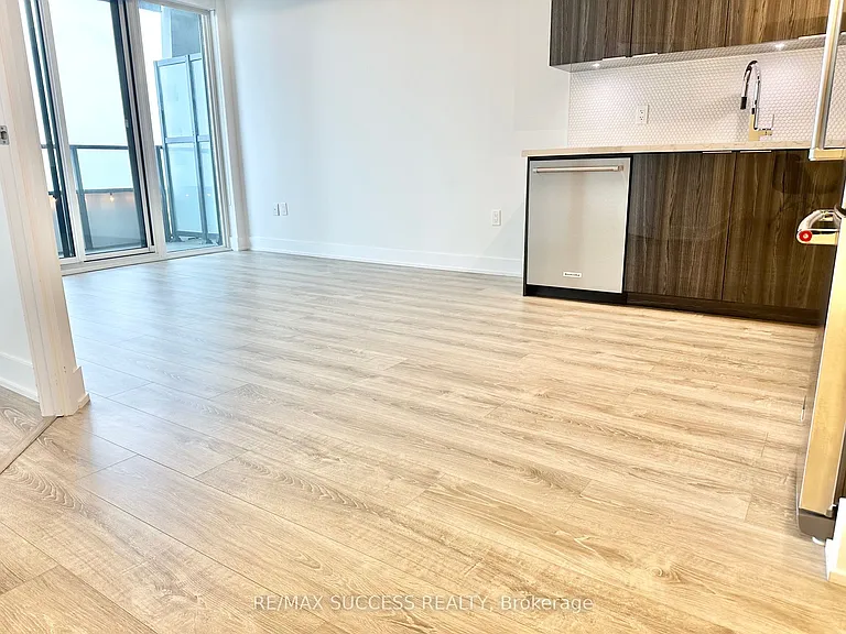 30 Shore Breeze Dr #2617 — Photo 8