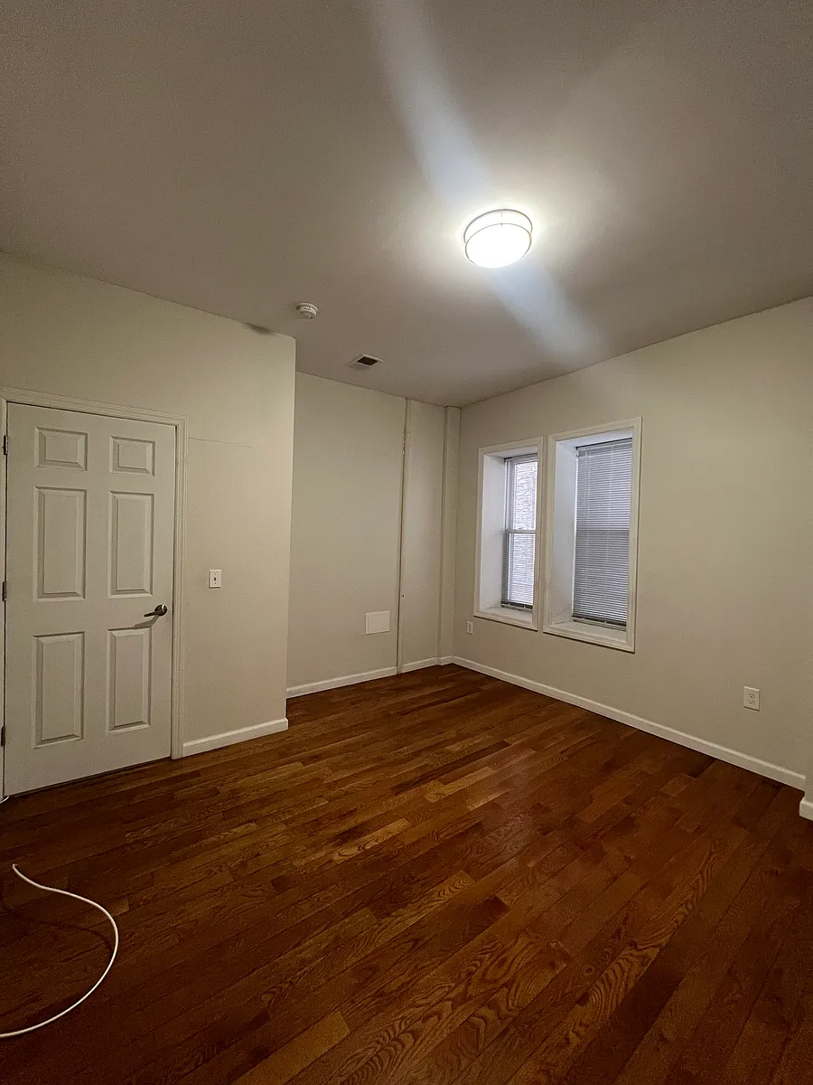 Building Photo - 132 S Harrison St #1B