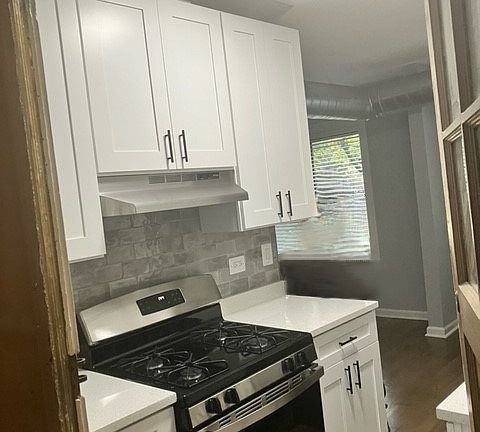 3rd image of 1253 W Henderson St APT 2