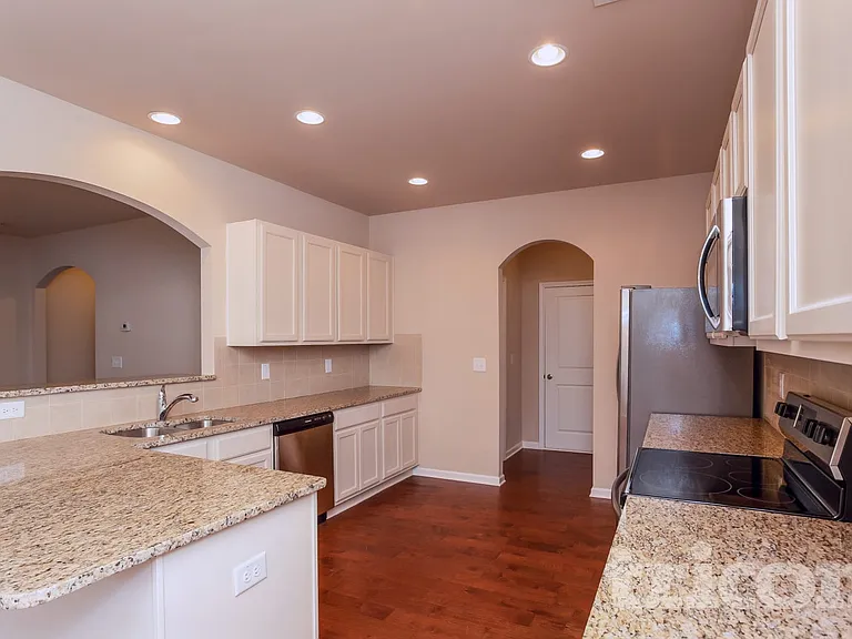 216 Stillwood Dr — Photo 3