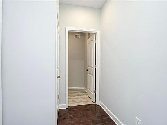 4th image of 104 SE Water Garden Ct