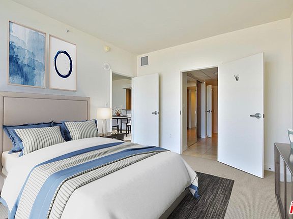 4th image of 13700 Marina Pointe Dr Unit 821