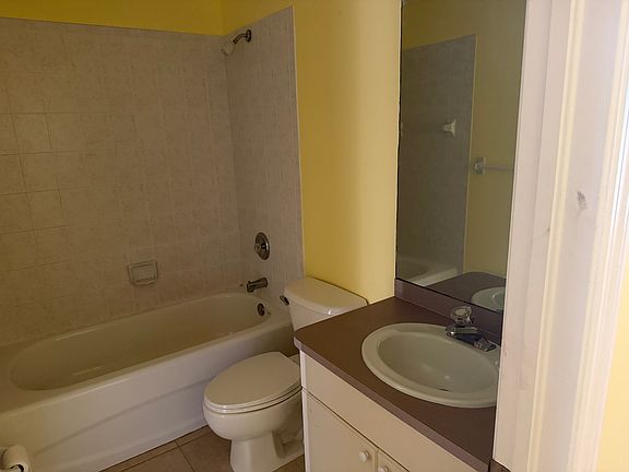 4th image of 3721 SW Santa Barbara Pl #1