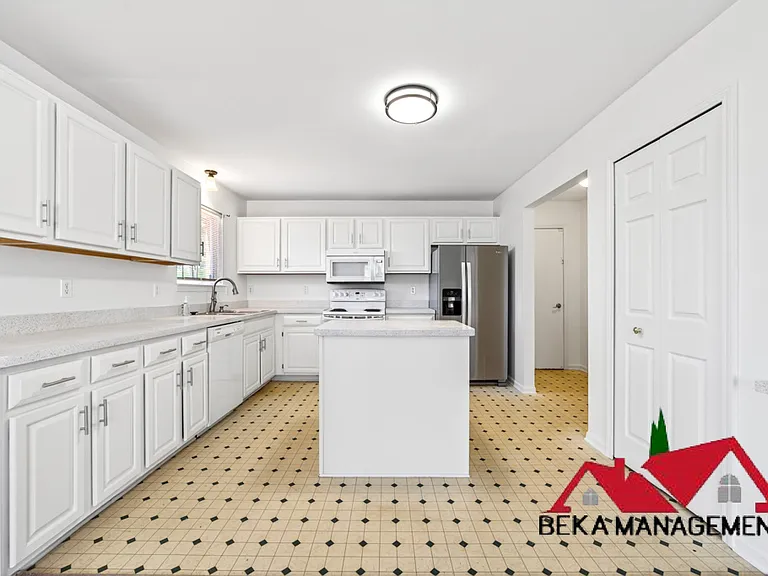 1100 Wildwood Ln — Photo 16