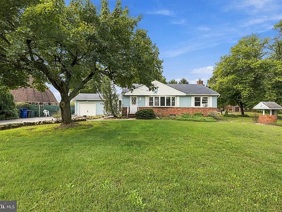 2nd image of 161 Carranza Rd