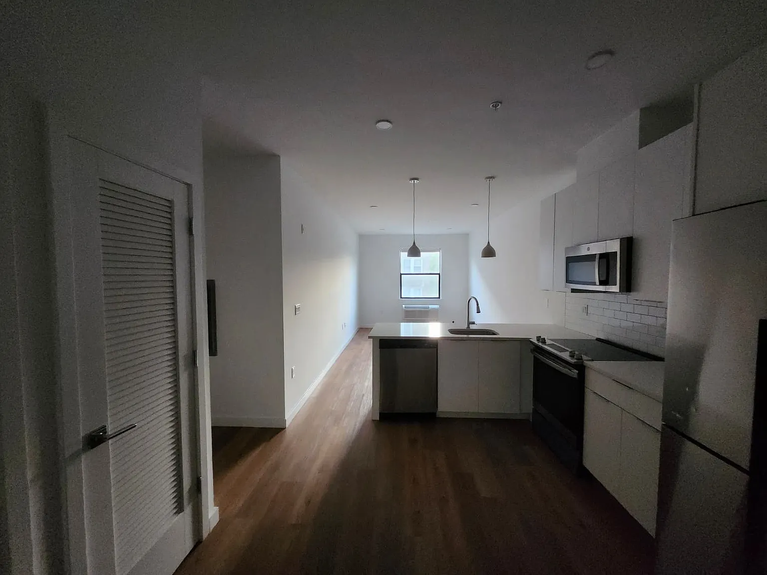 24 Freeway Dr — Photo 3