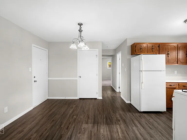 2405 Ashland Cir #9 — Photo 6