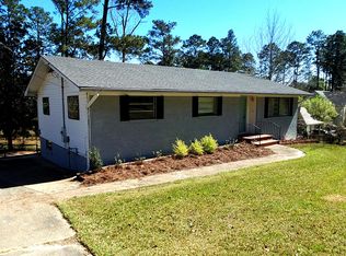 12 Oak Crest Dr, Laurel, MS 39440