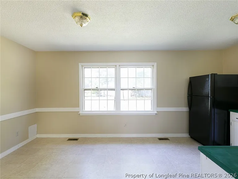 3249 Glenmore Dr — Photo 5