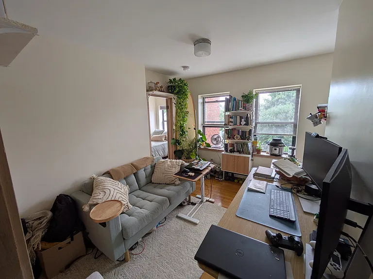 43 Ivaloo St #7R — Photo 2
